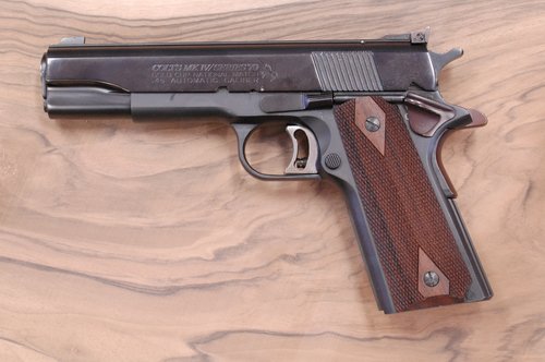 COLT 1911 GRIPS (checkered)