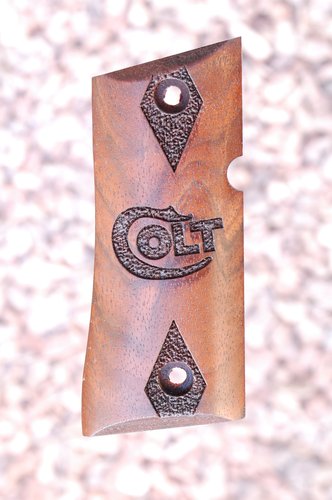 COLT MUSTANG grips (stippled diamonds+logo)