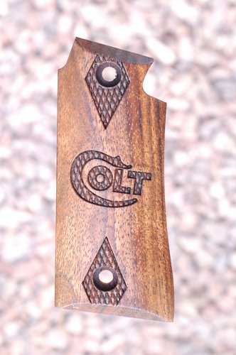 COLT MUSTANG grips (ckrd diamonds+ logo)