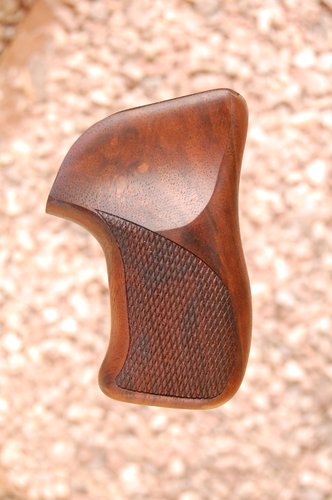 RUGER LCR grip (checkered)