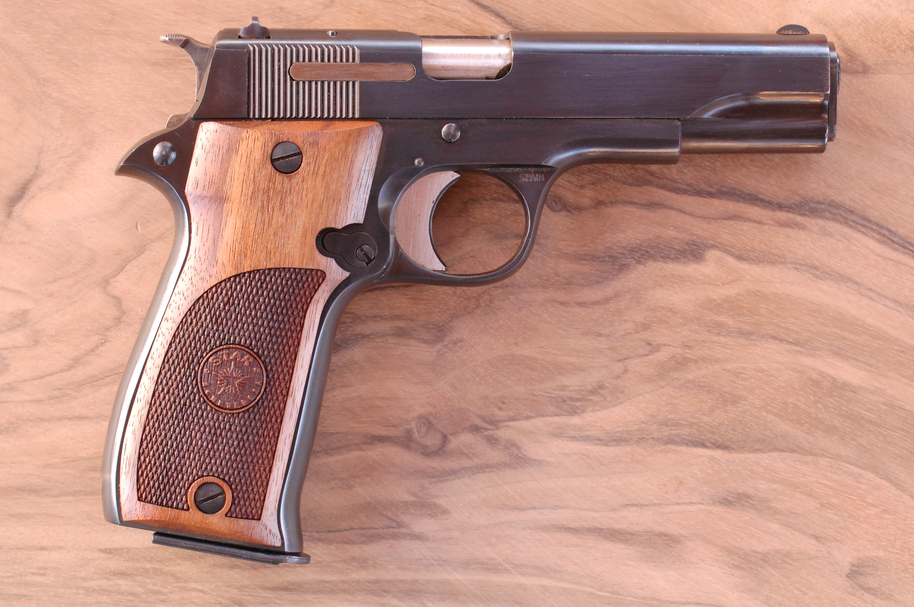 Star Model DK Checkered+LOGO Fine English Walnut Pistol Gun Grips Beautiful NEW! 